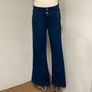 ARDEN B. NWT SIZE 27 Mid-Rise Flare Blue Jeans